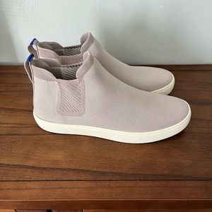 Like New Rothy’s Chelsea Boot size 9.5